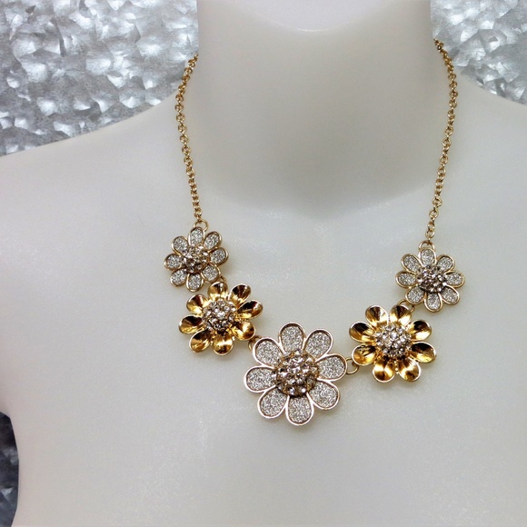 Jewelry - crystal stone gold flower statement bling necklace